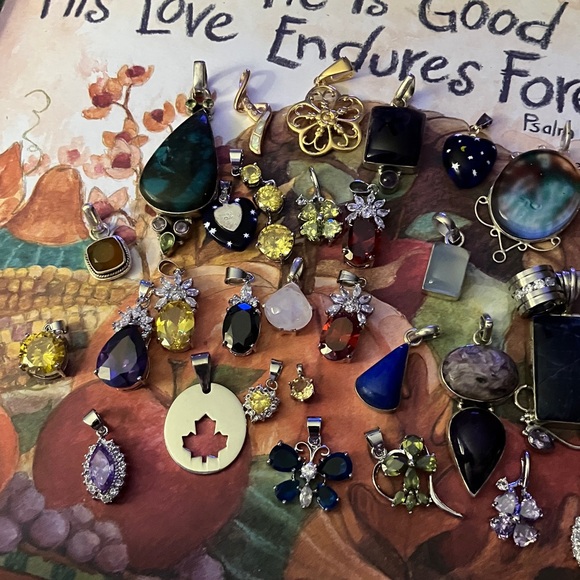 Big lot of 47 ladies assorted, beautiful pendants, beautiful jewelry - Picture 4 of 8